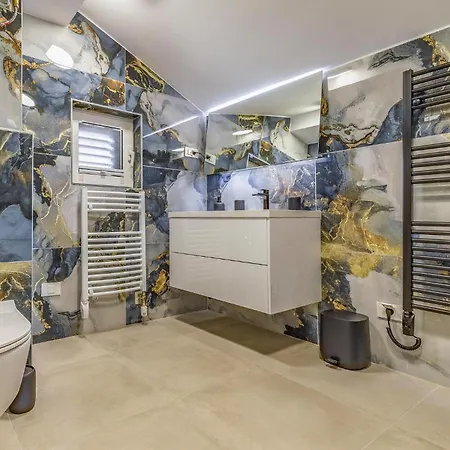 Lovely In With Kitchen Apartment