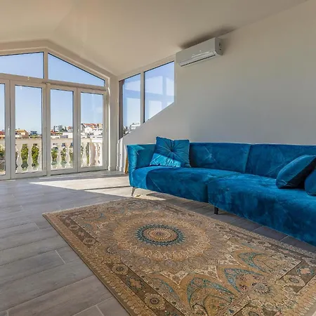 Lovely In With Kitchen Apartment